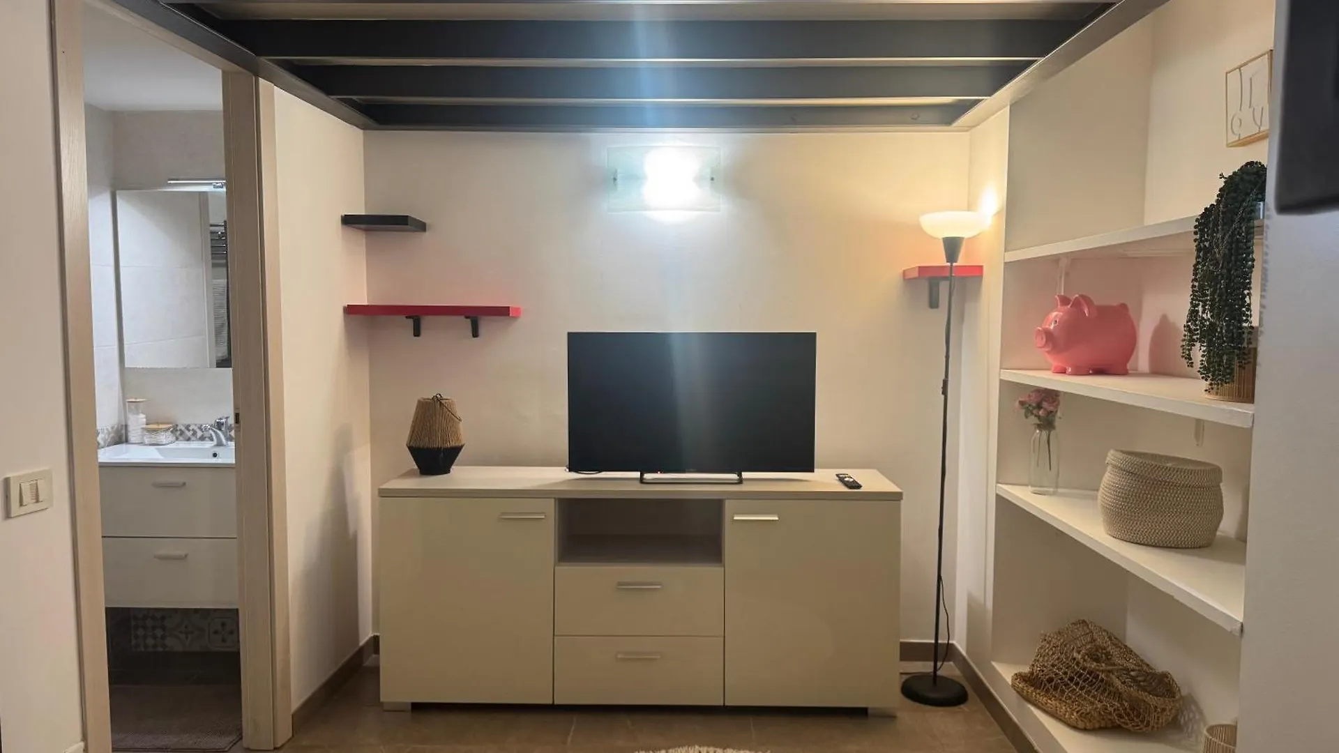 Reginamilanobnb In Porta Romana 0*, Milan