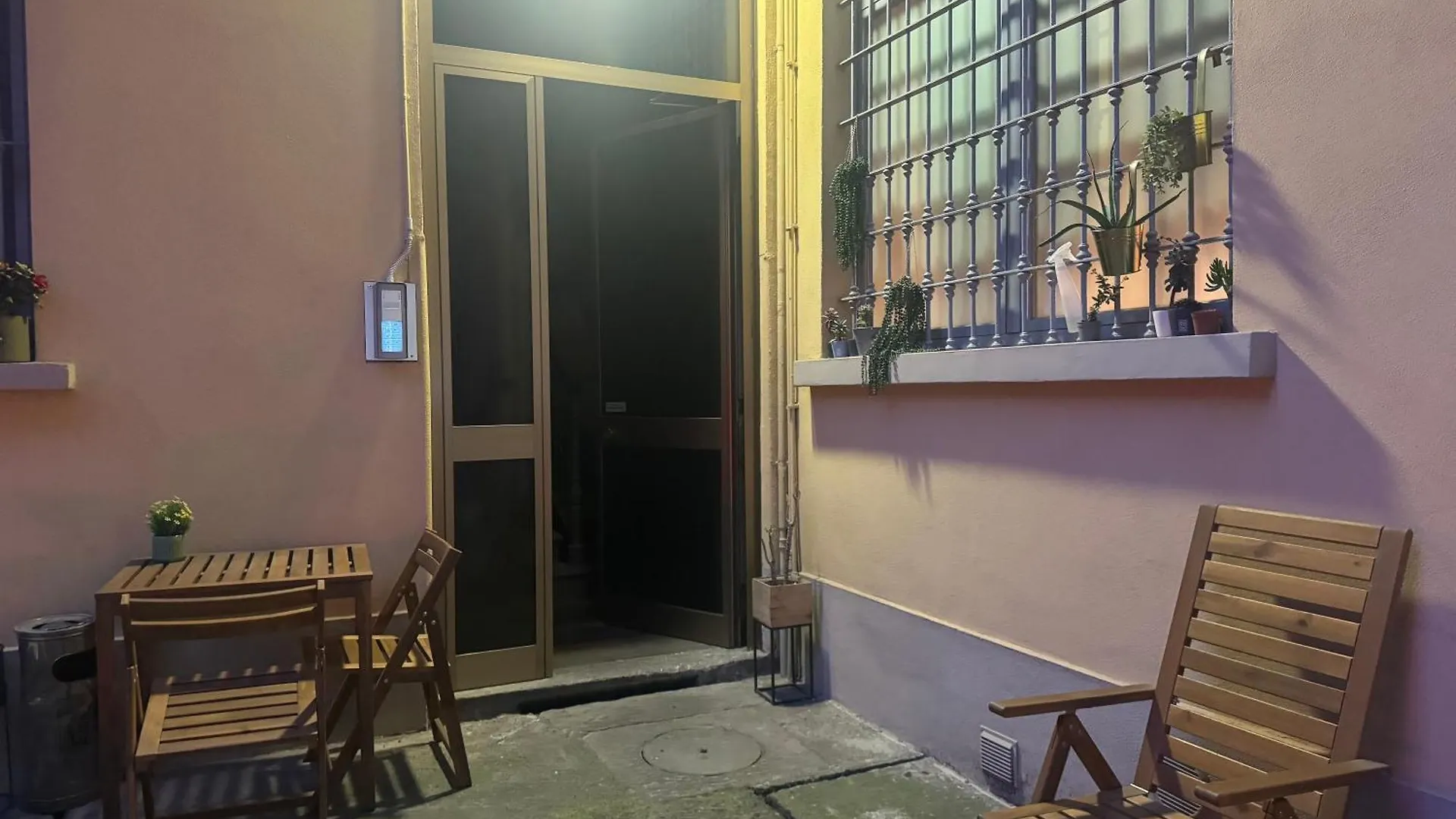 Reginamilanobnb In Porta Romana Italia